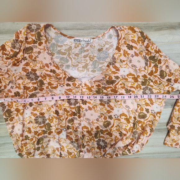Boho plus size floral Vneck top size 1x - Picture 7 of 9